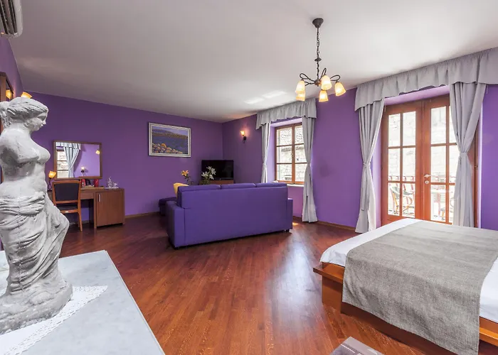 Nora Hotel