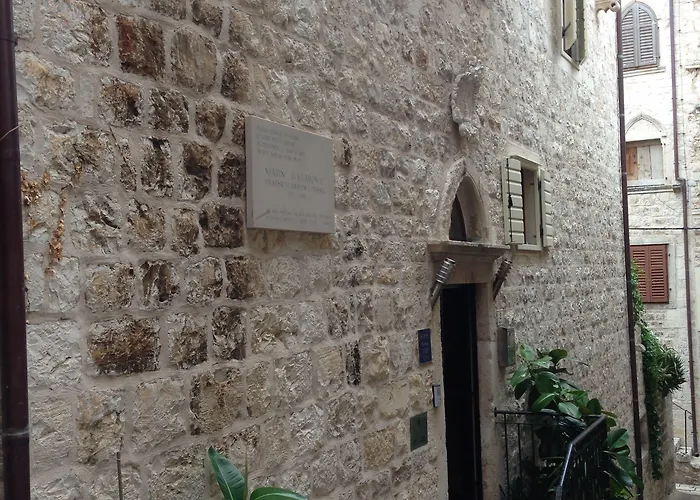 Nora 3* Hvar Town