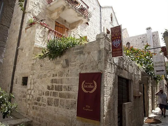 Nora Hvar Town