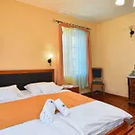 Nora Otel