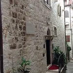 Nora 3* Hvar Town